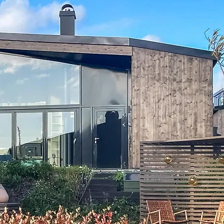Gorgeous In Oppaker With Wifi Holiday home *